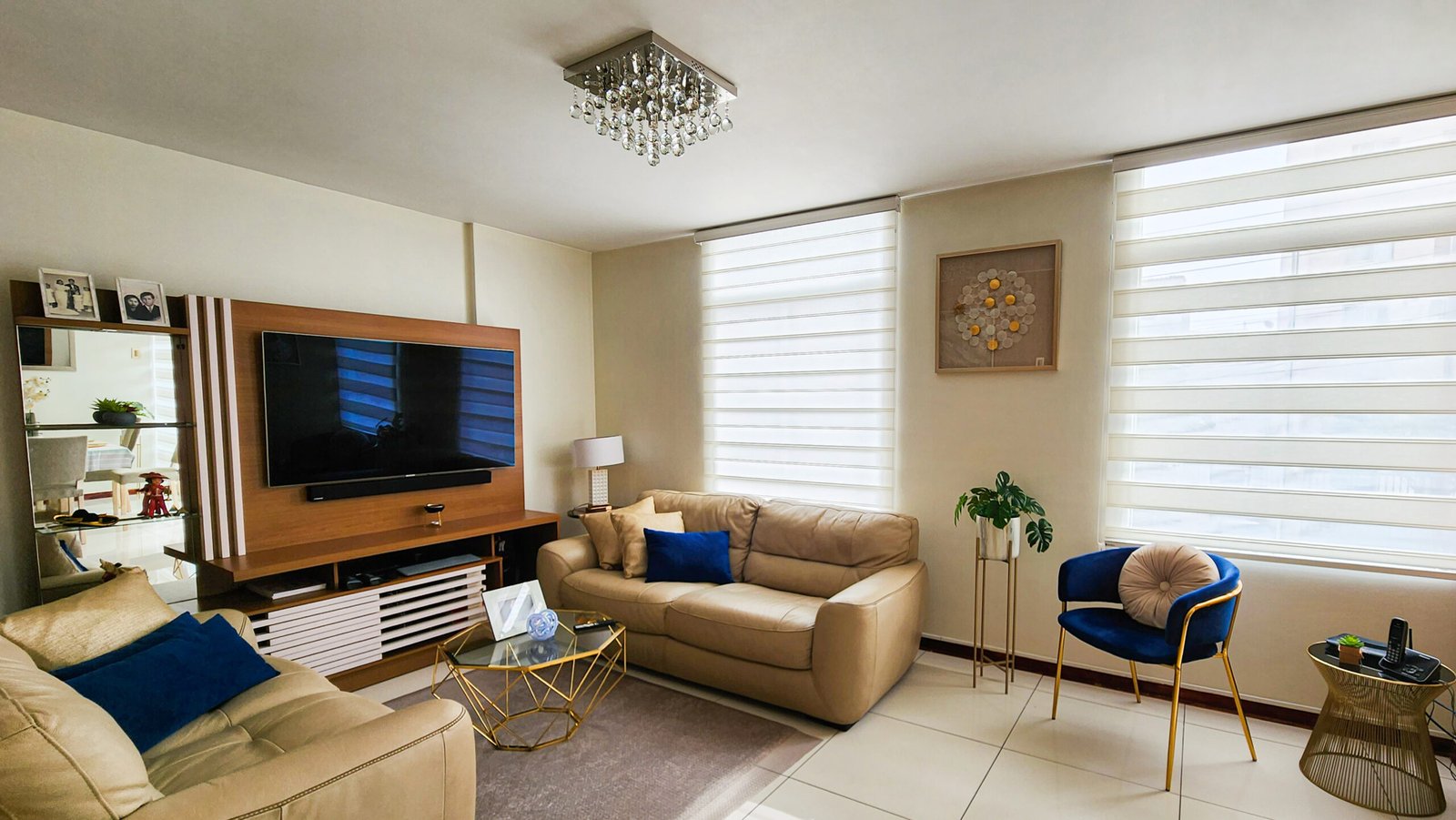 Cortinas roller screen instaladas en ventanal amplio